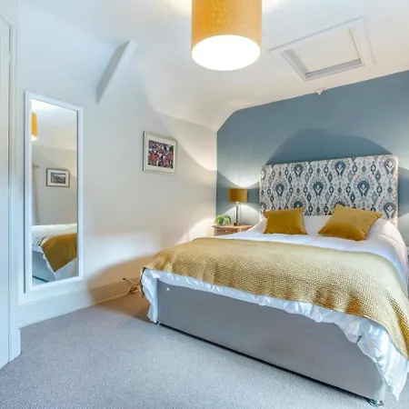 2 Bed In Aldbrough St. John Oc-l30130 * Lucy Cross